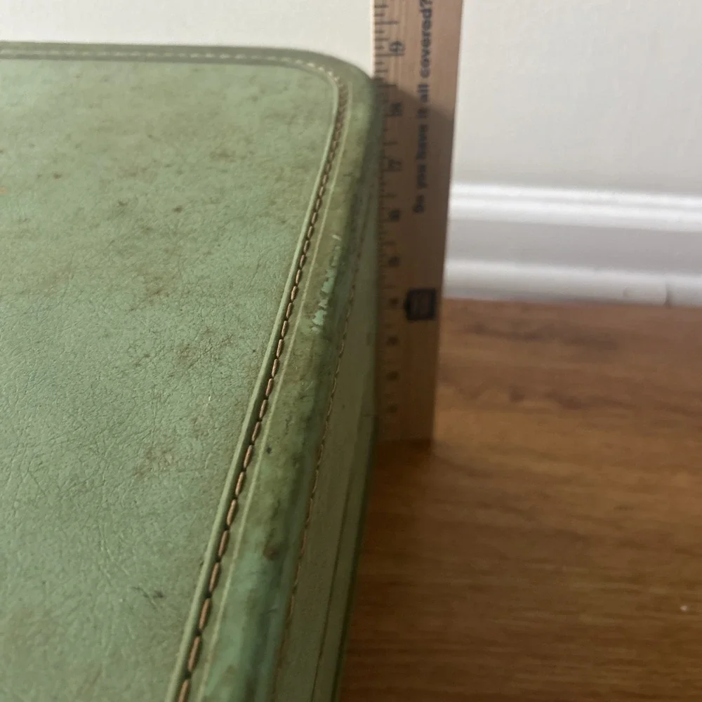 Vintage 1950s Taperlite Green Leather Suitcase Green   L 21 x W 17 x H 7 No Key